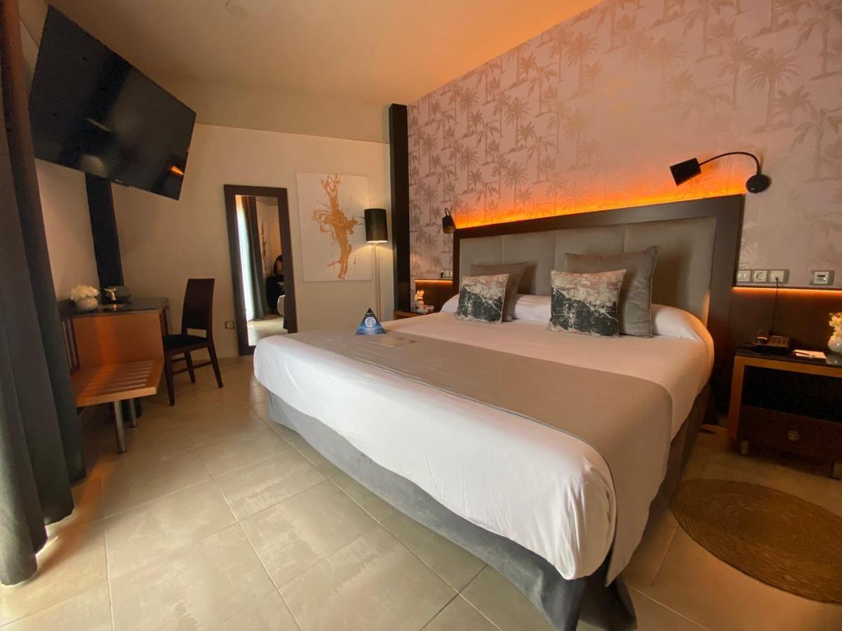 On Aleta Room Designed For Adults Альмуньекар Экстерьер фото